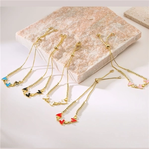 Braccialetti regolabili a sfere dorate con ciondoli a cuore blu, nero, bianco, rosso e rosa