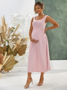 Elegant sleeveless pink ribbed knit maternity dress with high waist and pleated skirt