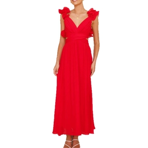 Abito lungo rosso in chiffon senza maniche con scollo a V e ritaglio in vita