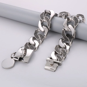 Close-up of 30mm silver stainless steel Cuban link dog collar with black textured details