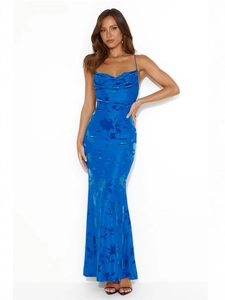 Robe longue moulante bleue à col bénitier et motif jacquard floral pour femme chic