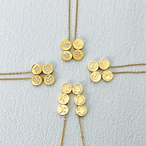 Collane con ciondoli rotondi placcati oro 14k con emoji e simboli celesti
