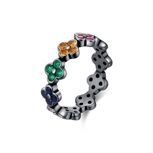 S925 sterling silver ring with black finish and rainbow four-leaf clover crystals