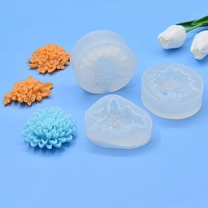 Floral silicone molds for fondant and plaster, featuring lily and daisy flower designs