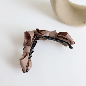 Eleganter Bananenclip-Haarschmuck mit beiger Bandschleife und rutschfestem Griff