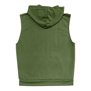 Détail du dos d'un sweat à capuche en maille sans manches vert avec motif de tissu texturé
