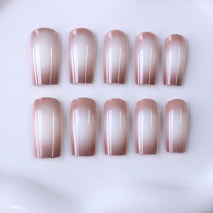 Klassische weiße Ombre-Kunstnägel in langer Quadratform mit glänzendem Finish
