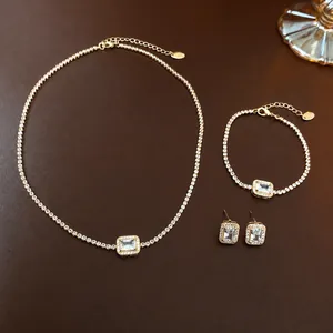 Luxe Smaragd Geslepen Zirkonia Sieradenset Verguld Vierkante Hanger Halsketting Ketting Armband Oorknopjes Voor Vrouwen
