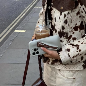 Giacca chic con stampa mucca e custodia per telefono in silicone con porta balsamo labbra