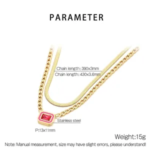 Collana a doppio strato dorata con ciondolo rettangolare smalto rosa e gemma rossa