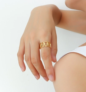 Close-up of a 18k gold plated geometric chain ring on a model hand with minimalist style
