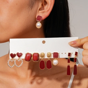 Boucles D'oreilles Pendantes Cœur Géométriques Rouge Bordeaux Résine Imitation Künstliche Perle Style Rétro Élégant Avec Tige En Argent Femmes