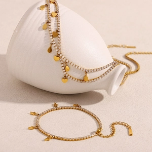Ensemble collier et bracelet plaqué or 18 carats avec pendentifs cœurs et zircons