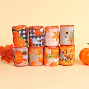 Rouleaux de rubans d'automne avec motifs de citrouille et feuille d'érable pour emballage.
