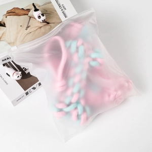 Geflochtenes Baumwollspielzeug für Haustiere in Pink und Mintgrün in matter Packung