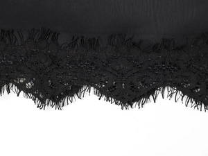 Detaillierte Nahaufnahme von schwarzem Wimpernspitzen-Saum mit feiner Stickerei-Textur