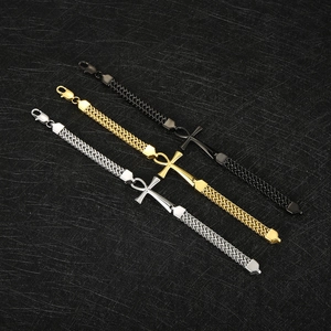 Details geflochtener doppelreihiger Armbänder mit ägyptischem Ankh-Kreuz in Schwarz, Gold, Silber