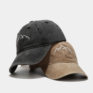 Zweiteiliges Set verwaschene Baumwoll-Basecaps in Anthrazit und Khaki mit Berg-Stickerei
