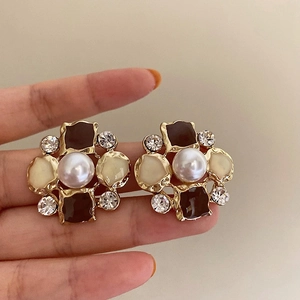 Retro flower earrings with gold metal, enamel, pearls and zircons in vintage style