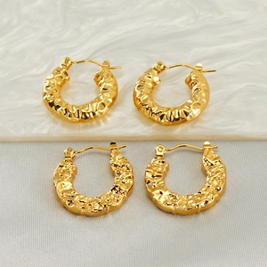 Retro 18K gold plated stainless steel hoop earrings with hammered lava texture design