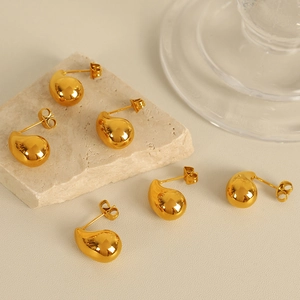 Polished 18k gold plated teardrop stud earrings in a minimalist water drop design