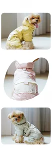 Détail du manteau imperméable pour chien avec capuche à cordon et anneau en D au dos
