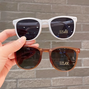 Detail of foldable kids sunglasses with UV400 protection and CE safety certification
