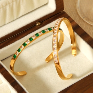 Bracelets joncs ouverts en acier inoxydable plaqué or 18 carats avec oxydes de zirconium