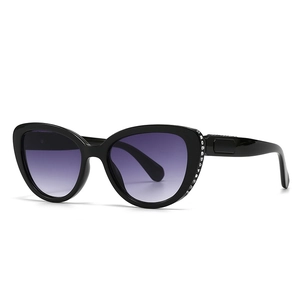 Chic cat eye sunglasses with black frame, purple gradient lenses and silver rhinestones