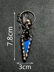 Macro view of vintage bronze pendant showing agate and amethyst details with 7.8cm dimensions