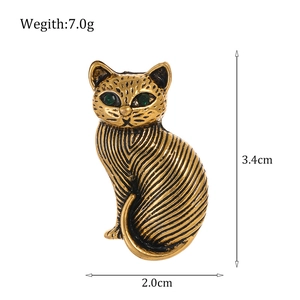 Vintage golden cat brooch with green gem eyes measuring 3.4cm tall for stylish accessory