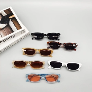 Lunettes De Soleil Yeux De Chat Rétro Pour Femmes Monture PC Protection UV400 Étroit Vintage Style Ins