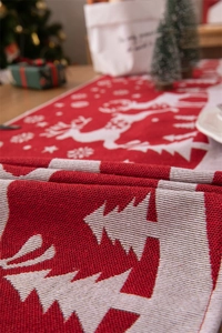 Dettaglio del tessuto jacquard con motivi festivi di renne e fiocchi di neve