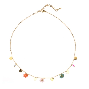 Collier chic en acier inoxydable plaqué or 18 carats avec fleurs en perles et cœurs dorés