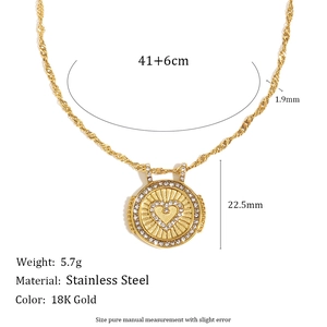 Collier en acier inoxydable plaqué or 18K avec médaillon cœur et zircons