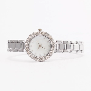 Modische Damen-Quarzuhr in Silber mit Strass-Lünette und Metall-Gliederarmband