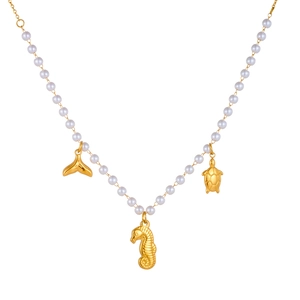 Collier de perles d'été avec pendentifs dorés en forme de queue de poisson et hippocampe
