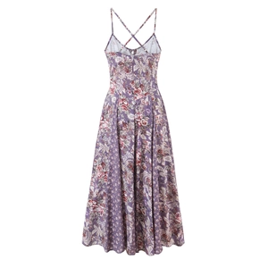 Robe longue bohème violette à fleurs paisley avec bretelles croisées et dos nu élégant
