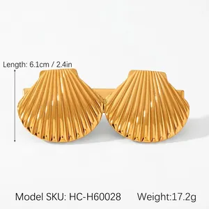 Détail de la pince à cheveux coquillage plaquée or 18 carats avec dimensions et fini poli