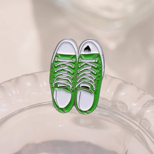 Creative green canvas shoe enamel pin brooch with heart detail for clothing and bags