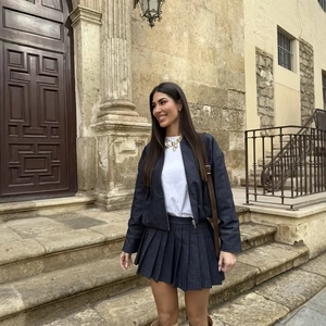 Vintage dark blue denim jacket and pleated skirt set with tall beige boots for women