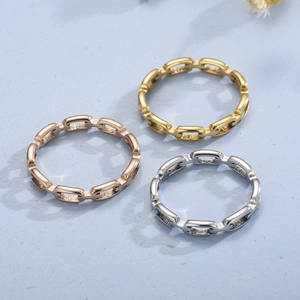 Detailed view of three-piece interconnected chain link rings in gold, silver, and rose gold
