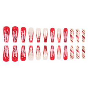 Faux ongles de Noël avec flocons blancs et motifs de cœurs rouges et dorés