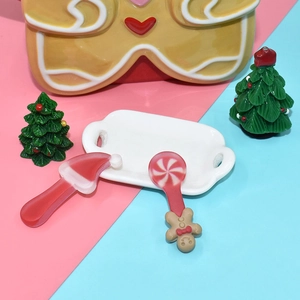 Miniature Christmas gingerbread man spoon and tray set for DIY crafts and dollhouse decor