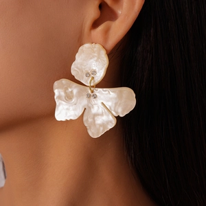 Vintage floral drop earrings with white resin petals and sparkling rhinestones for women