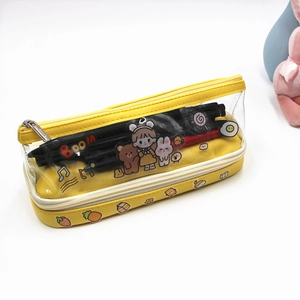 Vue détaillée de la trousse jaune à deux couches avec dessus en PVC transparent
