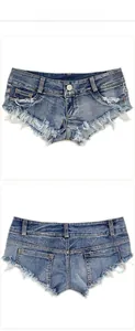Detailansicht der hellblauen Jeansshorts mit ausgefransten Kanten und Metallknöpfen