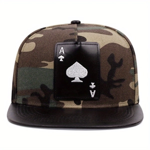 Casquette hip-hop avec motif camouflage jungle et visière en cuir noir arborant l'As de Pique