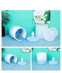 Dettaglio degli stampi in silicone per barattoli con trame geometriche a diamante