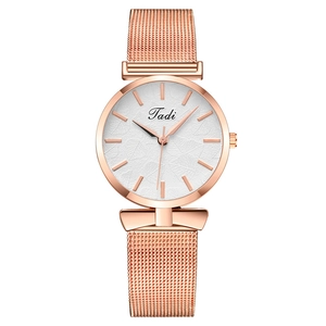 Montre À Quartz Élégante Pour Femmes Or Rose Bracelet En Maille Cadran Motif Feuille Détail Nœud Mode